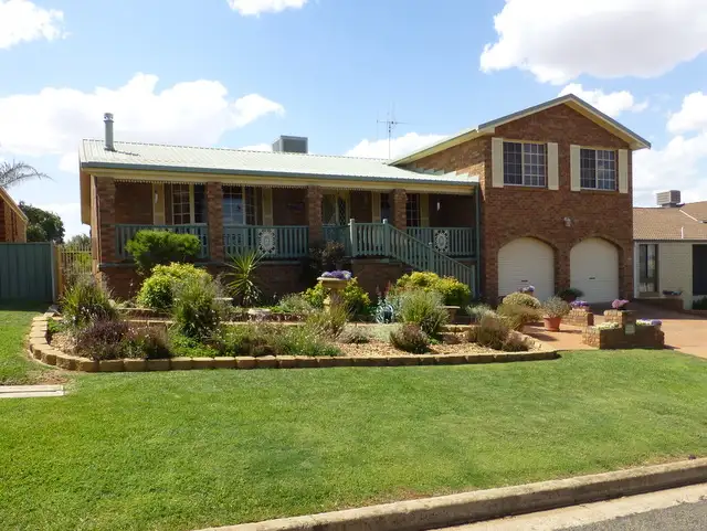 12 Hillcrest Avenue, Parkes NSW 2870