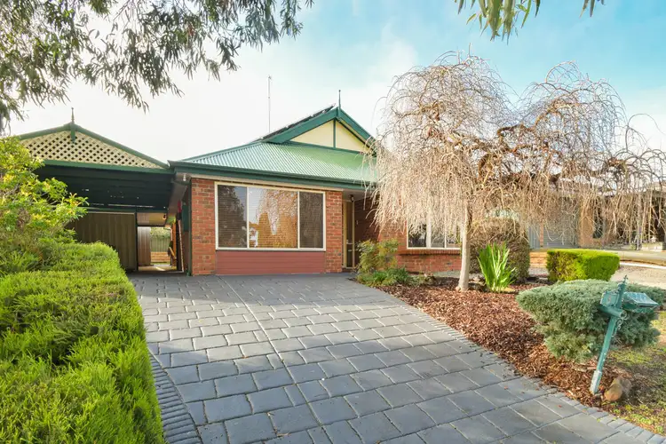 4 Esther Avenue, Woodcroft SA 5162
