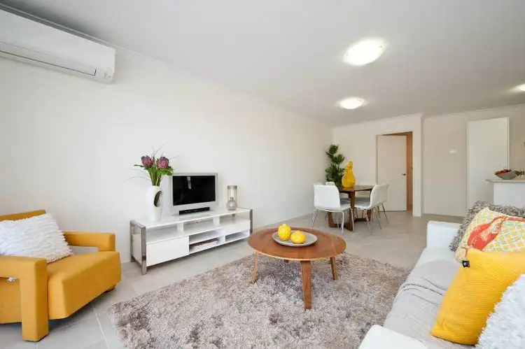 *4/24 Gladstone Road, Armadale WA 6112