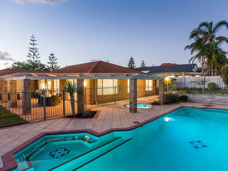 17 Broadbeach Blvd, Hillarys WA 6025