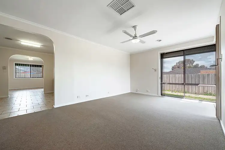 Fifth view of Homely house listing, 8 Magpie Court, Meadow Heights VIC 3048