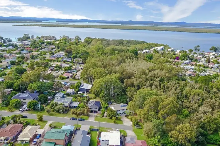 7-9 Wilkie Street, Redland Bay QLD 4165