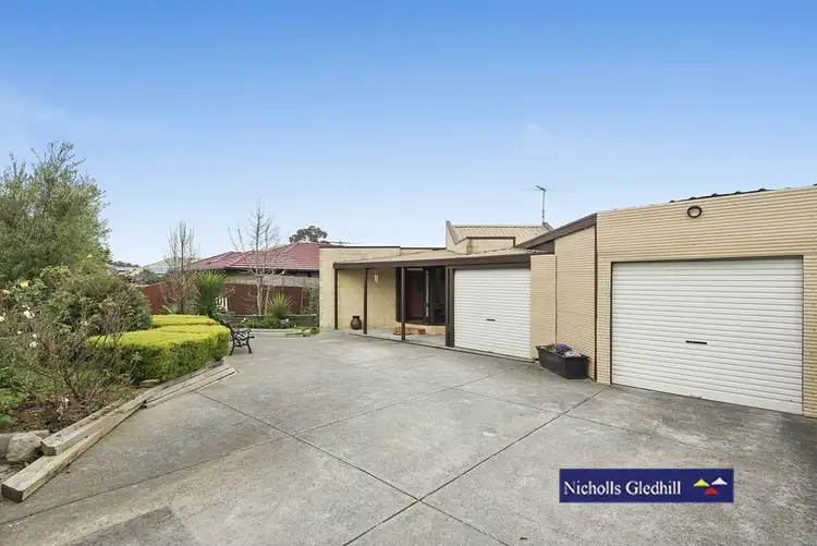 140 James Cook Drive, Endeavour Hills VIC 3802