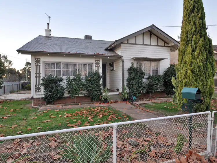 4 Pitt Street, Junee NSW 2663