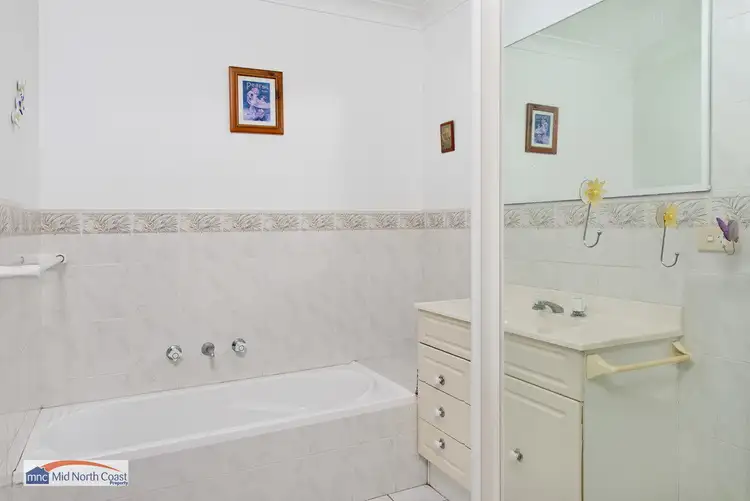 Fifth view of Homely villa listing, 2/6 Glen Close, North Haven NSW 2443