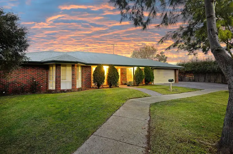 8 Manor House Drive, Mornington VIC 3931