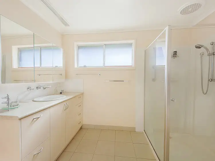 Fifth view of Homely house listing, 2 April Close, Albanvale VIC 3021