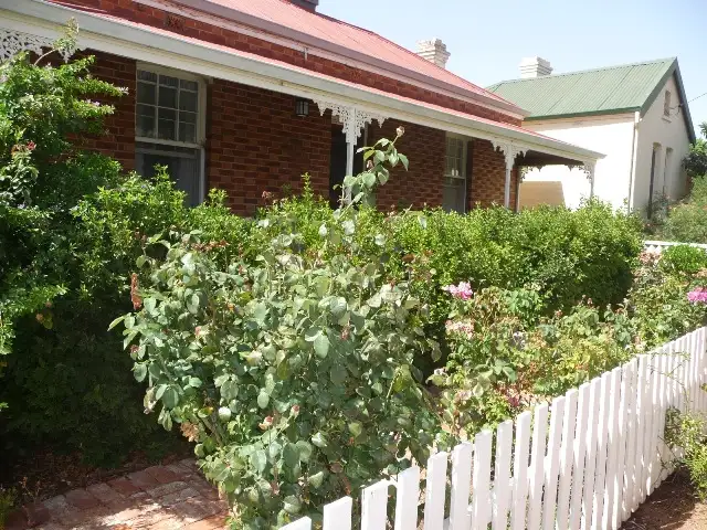 30 MaCartney Street, York WA 6302