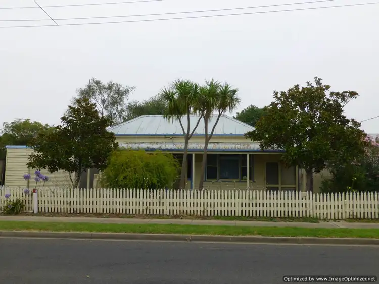 Second view of Homely house listing, 4 Dahlsen Crescent, Bairnsdale VIC 3875