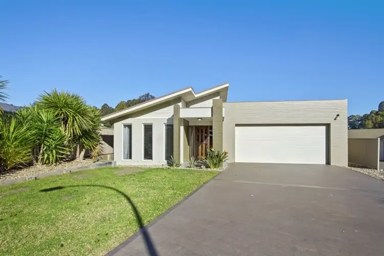 16 Nuyen Place, Long Beach NSW 2536