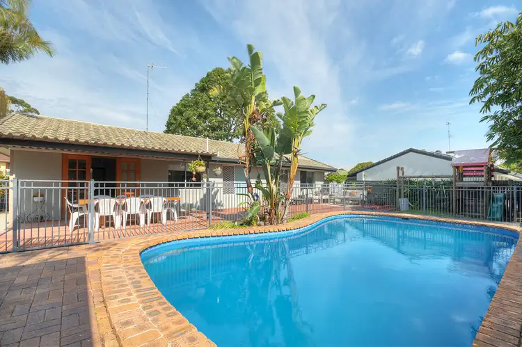 35 Oceanic Drive, Mermaid Waters QLD 4218