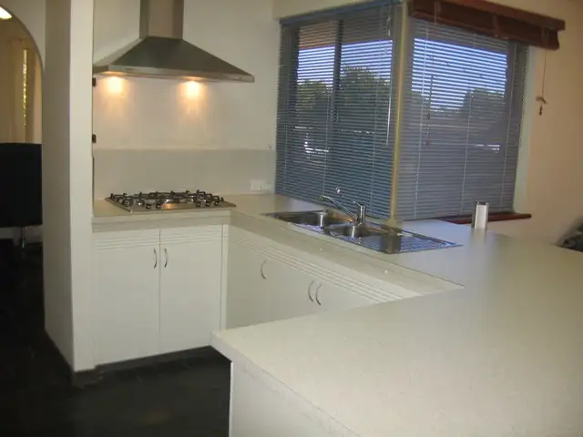 15 Smith Close, Armadale WA 6112