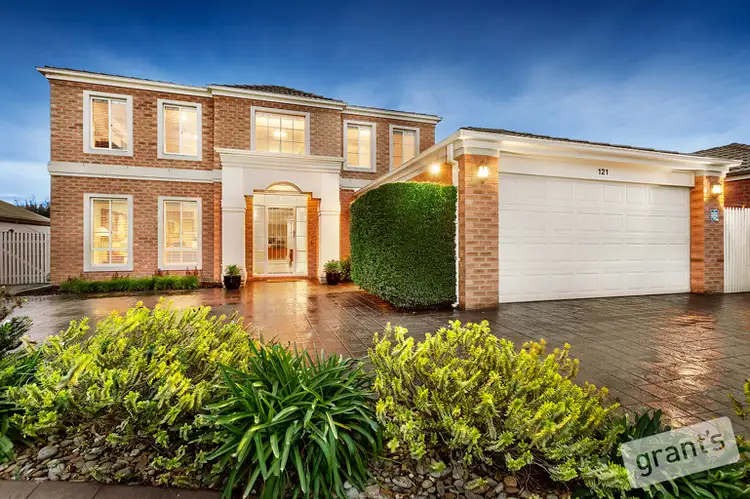 121 Berwick Springs Promenade, Narre Warren South VIC 3805