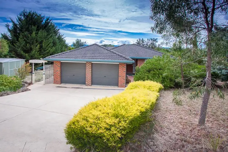 8 Carinya Drive, Gisborne VIC 3437
