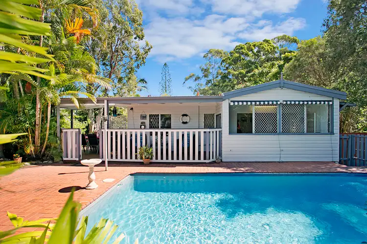 73 Ridgeway Avenue, Southport QLD 4215