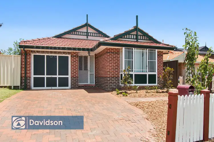 8 Somerset Court, Wattle Grove NSW 2173