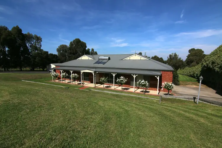16 Goose Gully Heights, Bairnsdale VIC 3875