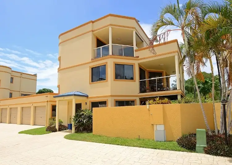 8/33 Elizabeth Street, Urangan QLD 4655