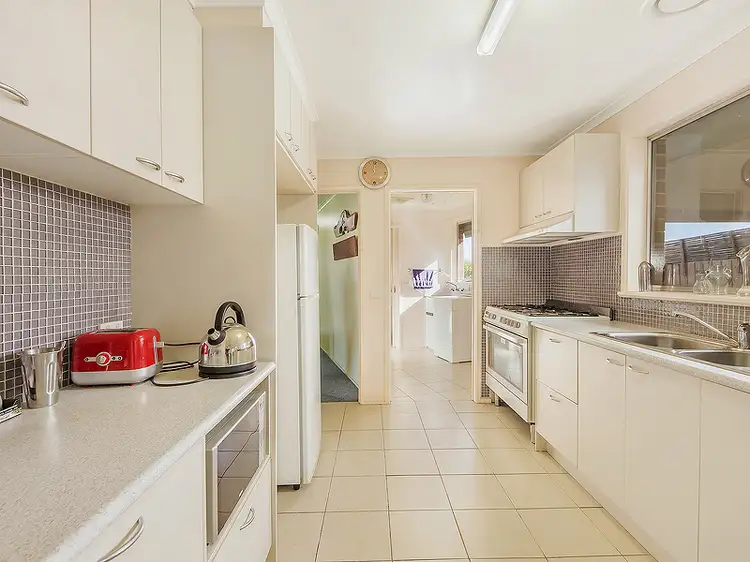 Fourth view of Homely house listing, 2 April Close, Albanvale VIC 3021