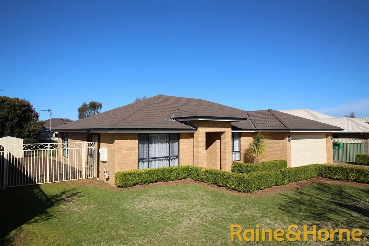 Main view of Homely house listing, 5 Hilton Place, Dubbo NSW 2830