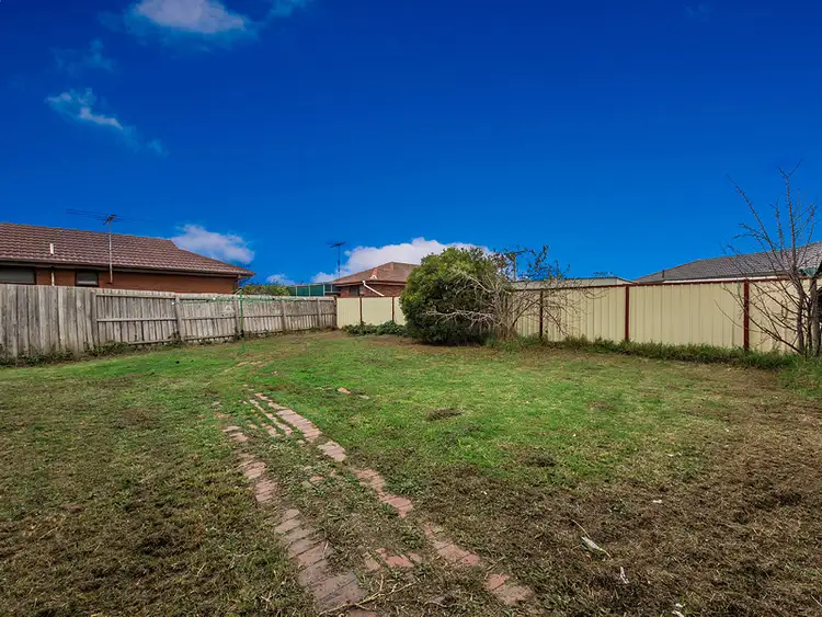 Fifth view of Homely house listing, 8 Mytton Close, St Albans VIC 3021