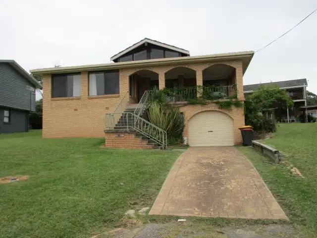 19 Booth Avenue, Narrawallee NSW 2539