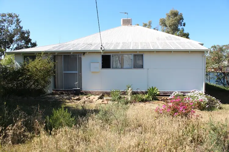 8 Moore Street, Wongan Hills WA 6603