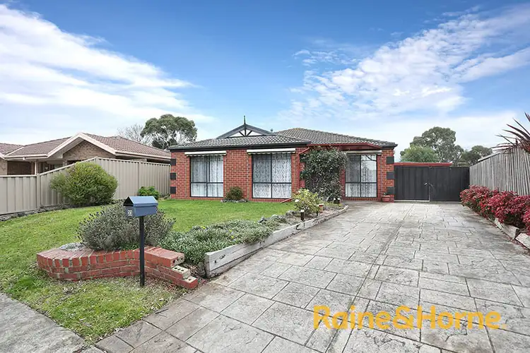 33 Mcguigan Drive, Cranbourne West VIC 3977