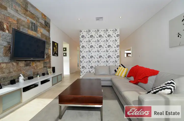 11 Rivervale Chase