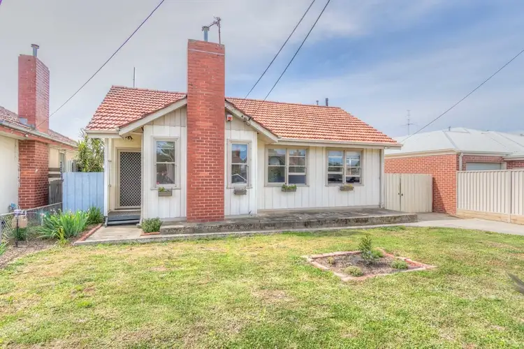 21 Boronia Grove, Wendouree VIC 3355