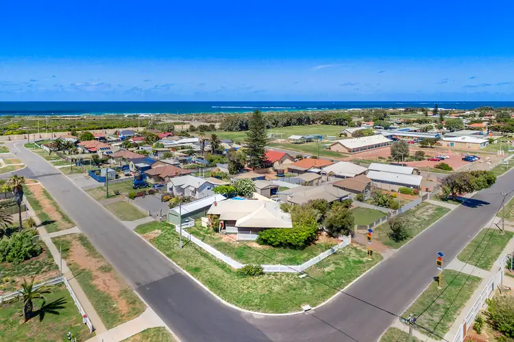 66 Whitfield Street, Beachlands WA 6530