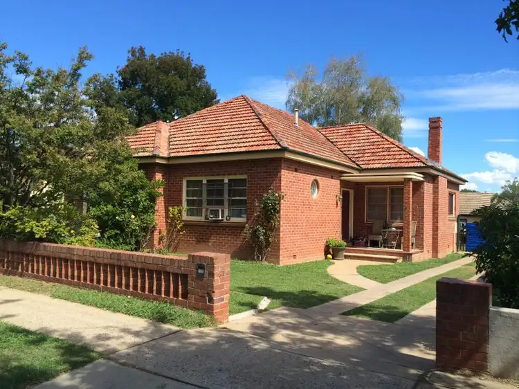 8 Russell Street, Bathurst NSW 2795