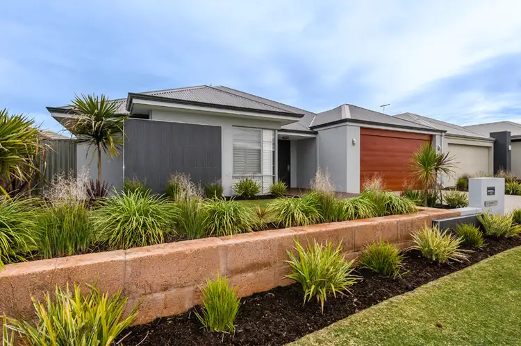 15 Balliol Court, Piara Waters WA 6112