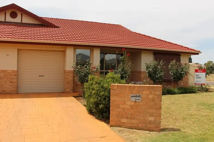 2/22 Little Road, Griffith NSW 2680