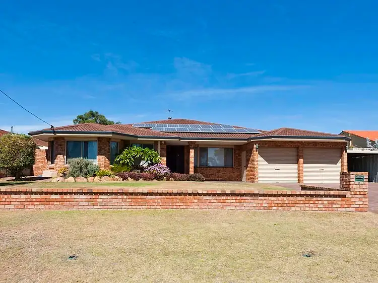 11 Pioneer Drive, Yangebup WA 6164