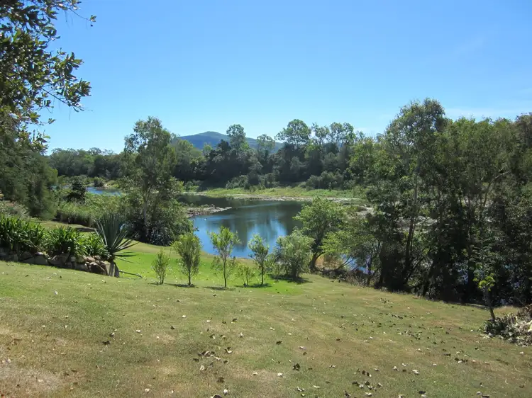 296 Anzac Avenue, Marian QLD 4753