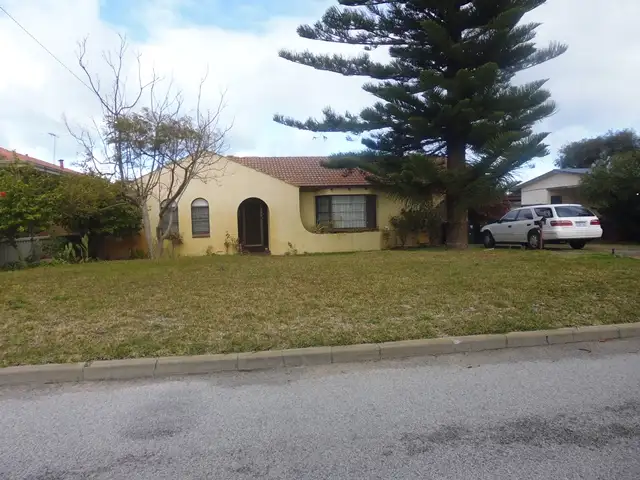 11 Seacrest Street, Safety Bay WA 6169