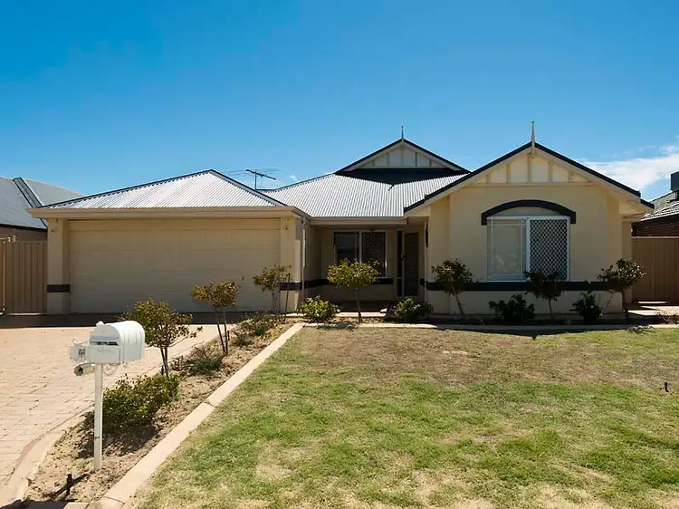 4 Pomera Drive, Byford WA 6122