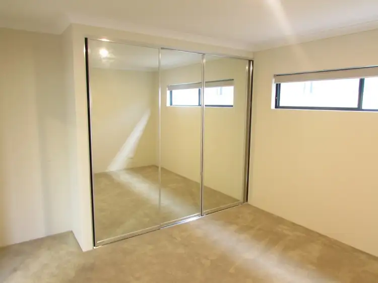 Fifth view of Homely villa listing, 5/293 Landsdale Road, Landsdale WA 6065