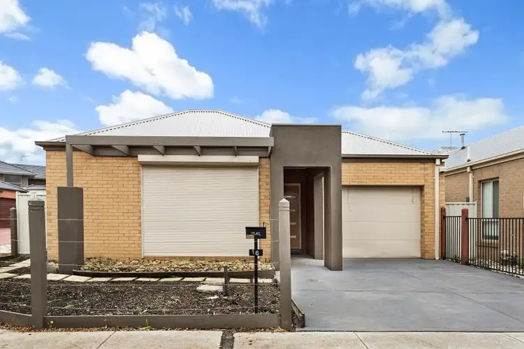 16 Rosella Crescent, Caroline Springs VIC 3023