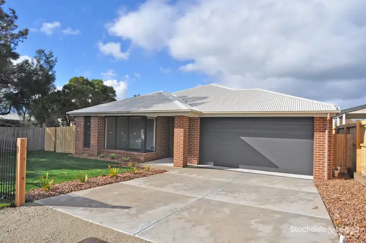 8 Ullathornes Road, Inverloch VIC 3996