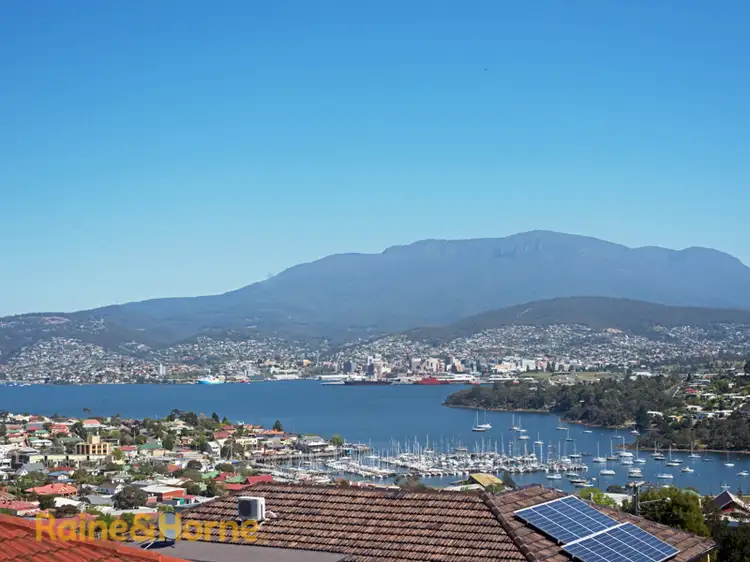 1/3 Kurrewa Court, Bellerive TAS 7018