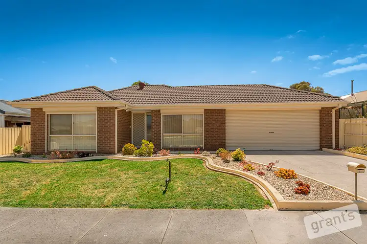 31 Dunbarton Drive, Pakenham VIC 3810