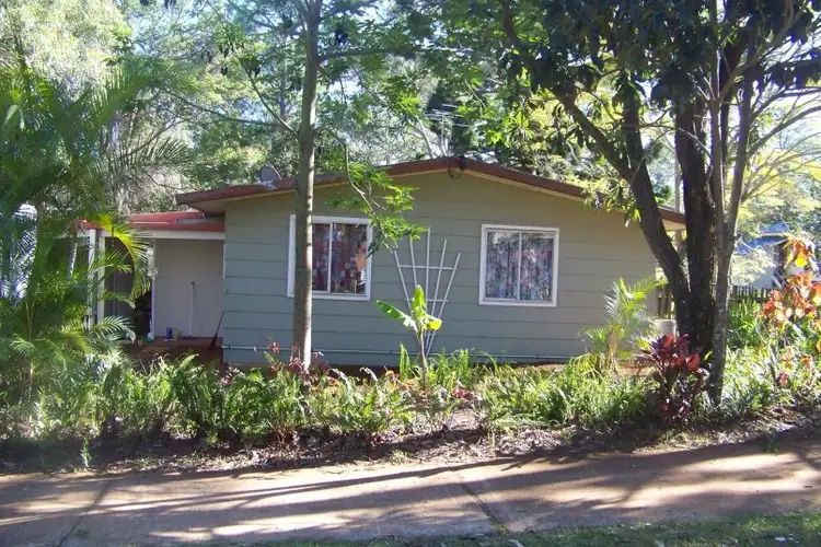 86 lucas dr, Lamb Island QLD 4184