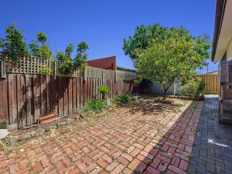Fifth view of Homely house listing, 2 Newark Court, Albanvale VIC 3021