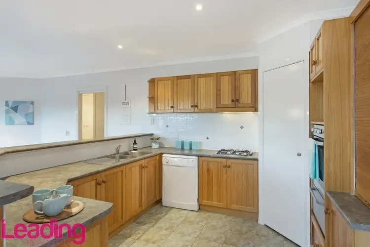 Fifth view of Homely house listing, 5 Tennyson Court, Sunbury VIC 3429