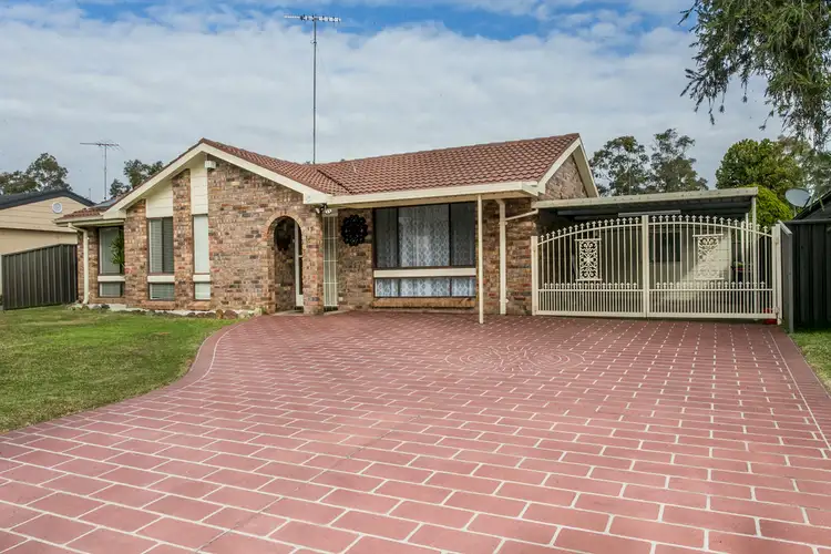 16 Knighton Place, South Penrith NSW 2750