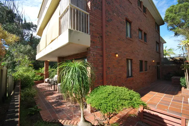 Main view of Homely unit listing, 2/11 Tenth Avenue, Palm Beach QLD 4221