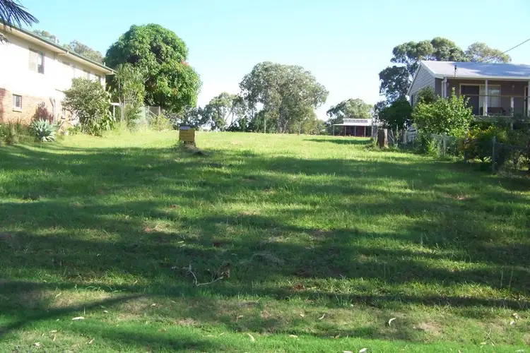 15 SHELLY, Lamb Island QLD 4184