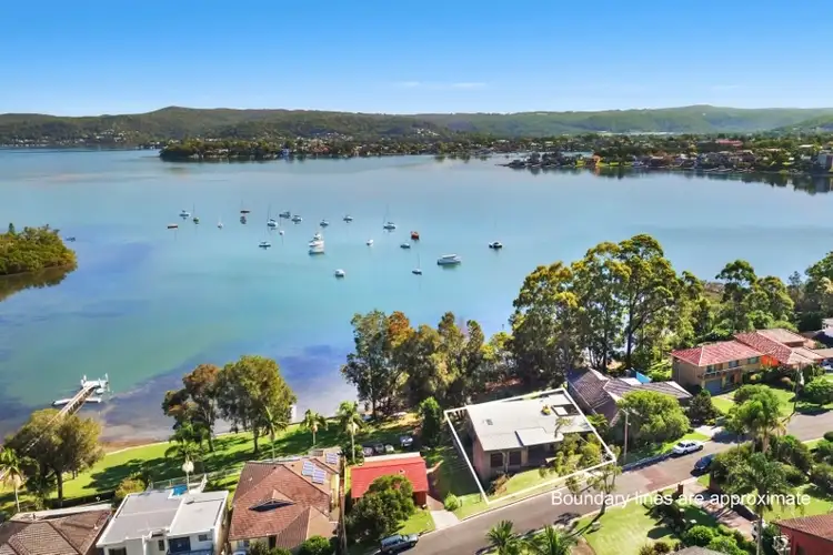44 Asca Drive, Green Point NSW 2251